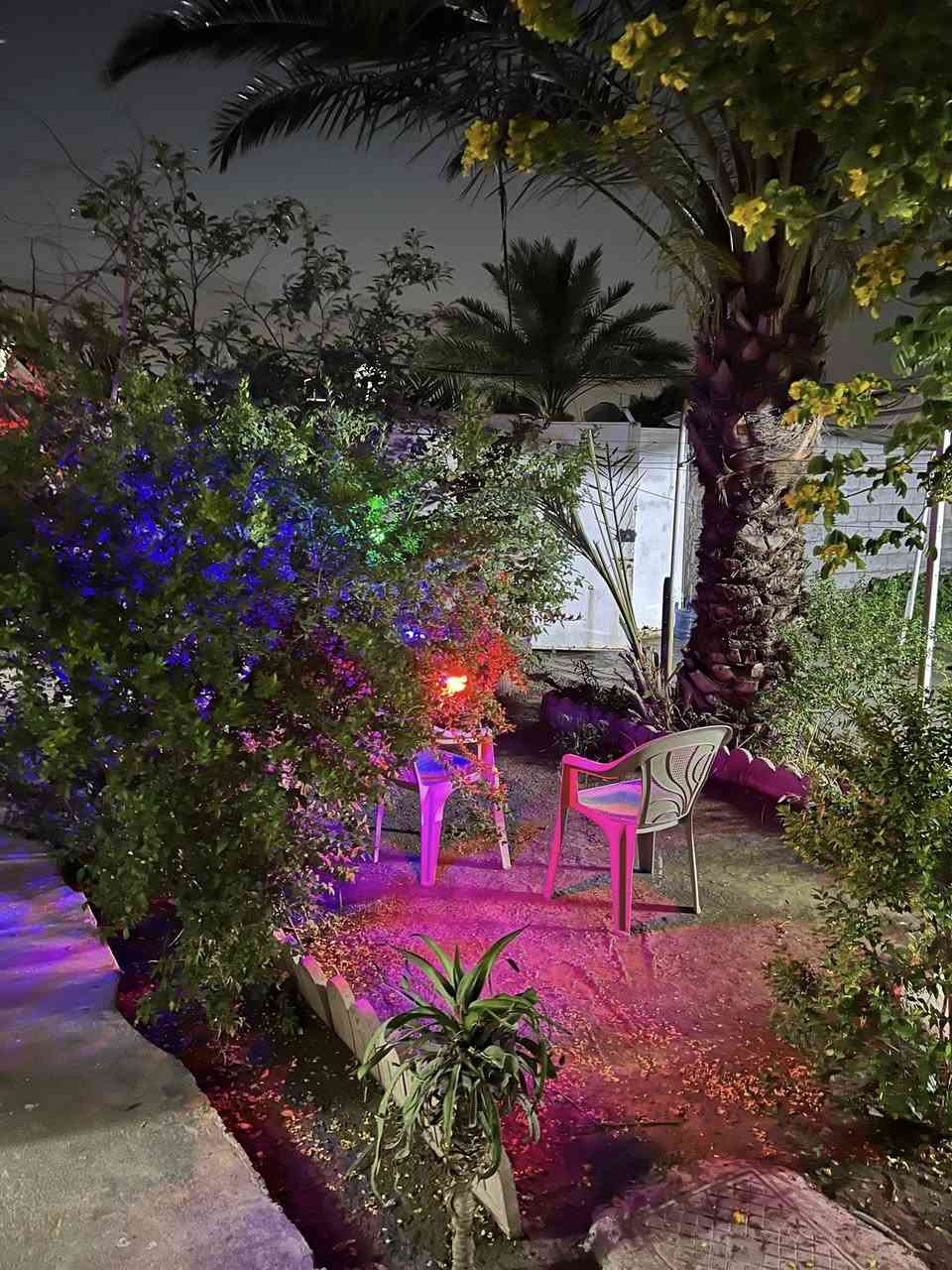 بيت تجاوز البيع البيت مرقم من المانه علا التطويب  يعني ما عليه اي شي من حيث المكان مكان الزعفرانية شارع المعهد قرب المنصه البت كبير تكدر تقسمه 2 أو إذا عندك عائلة كبيره يحتوي علا 3 غرف نوم 
استقبال كبير 
حمام شرقي 
حمام غربي 
غرفه مخزن 
مطبخ كبير 
كهرباء رائسي +سحب 
مجاري رائسي +ماء قوي 
حديقه 2 كبار داخلي+وحده خارجية 
سوك ألهوه قريب عليك مستشفى قريب مدرسه بصفك كلشي قريب عليك الف خير علا يخذه +سخان وياه +بورد كهرباء كامل كابينه 3 فيز + سحب +تانكي  ماء + مأطور +مغسله خارجيه 
يعني ما تتعب ولا تذب اي فلوس زيده وبلخير على يخذه 
سعر32 وبي مجال وتدلل استفسار ***********
