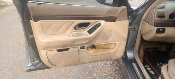 السلام عليكم مٍْْـٍْْ♡̷̴̬̩ـٍْْنٍْْ رخص الادمن بي ام دبيلو موديل ١٩٩٥ v12 للبيع مواصفات سيارة معروفه مصبوغه عام بدون حادث بسمي لسنه ٢٨مداور ثاني يوم  مكينه كير شرط سعر ٩٠ ورقه وبيه مجال ***********
