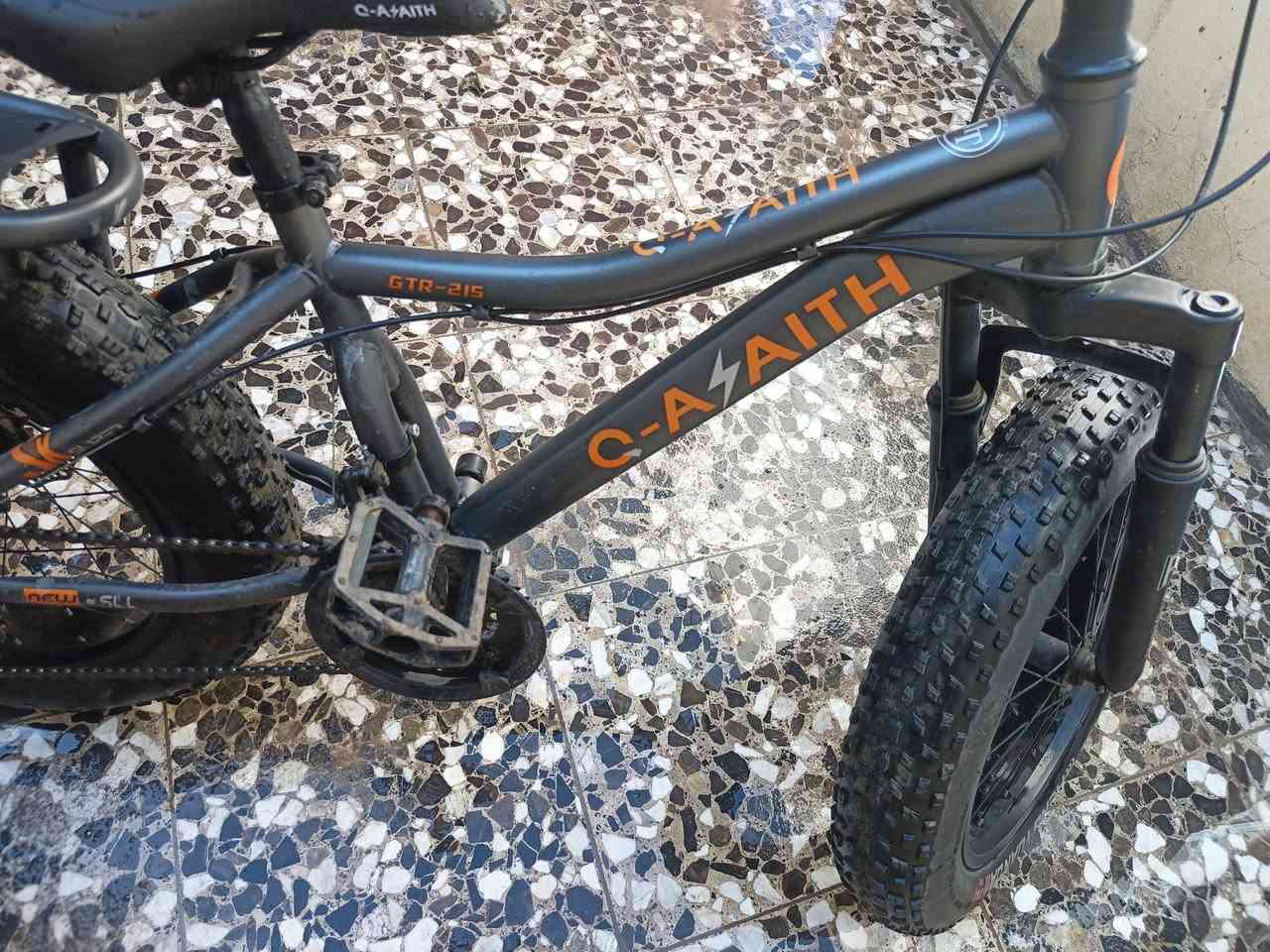 � للبيع دراجة فات بايم Fat Bike بإطارات عريضة، والموديل هو GTR-215 من ماركة C-A AITH.

دراجه قياس ٢٠ إنج، تايرات عريضة جداً (Fat Tire) مناسبة للطرق الوعرة والرملية والشوارع، بحالة جيدة جداً.

✅ 21 سرعة
✅ فرامل دسك أمامية وخلفية
✅ مساعد أمامي
✅ تايرات عريضة وثابتة

💰 السعر: 180.000دينار عراقي
علمآ الجديد ٣٥٠ الف
للاستفسار أو المعاينة راسلني على الخاص.
والله يبارك للمشتري. 🚴‍♂
وات ساب ***********
           ***********
@إشارة
