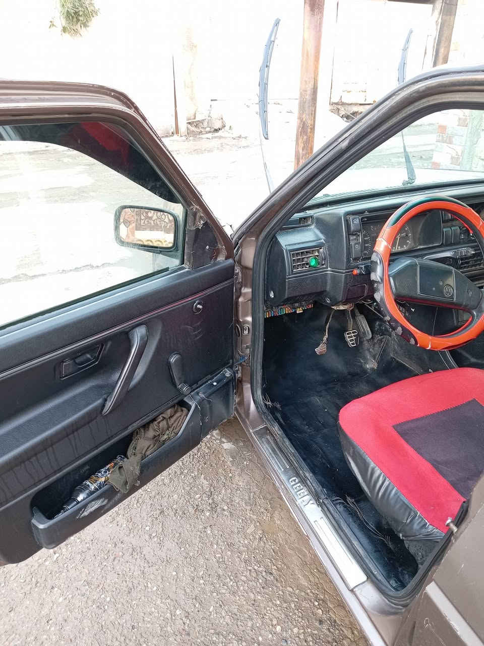 كولف موديل 92 سنويه ساقطه رقم الماني شرط المحرك وكير غرمه 300 السعر 23 ونزل الغرامه من السعر المكان  الايمن حي العامل
***********
***********
