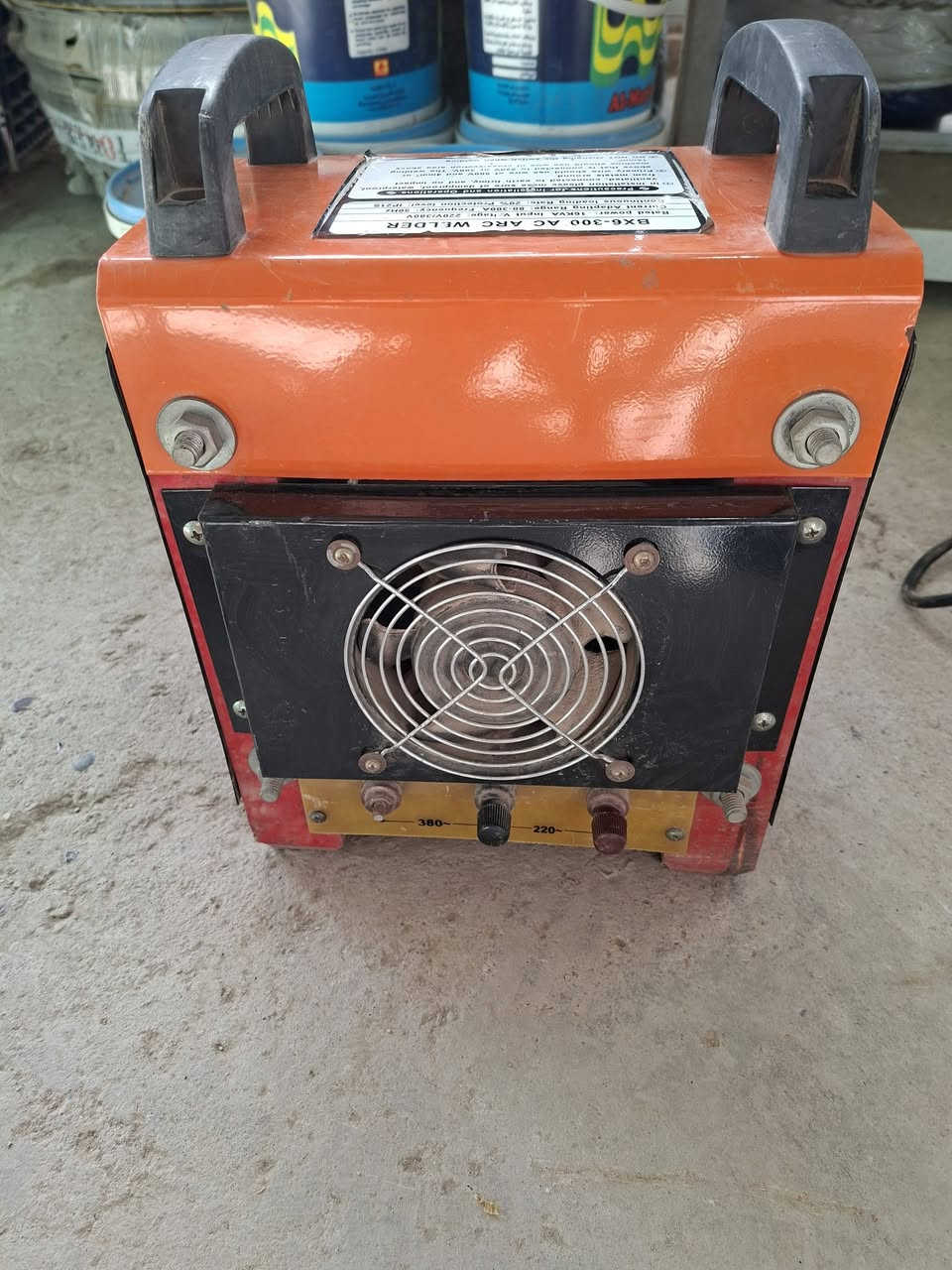 السلام عليكم ماكنة لحام الحجم ٣٠٠ تشتغل ثري فيز وسنكل نظيفة جدا السعر
١٧٥ الف للاتصال  ***********
بغداد الزعفرانية
