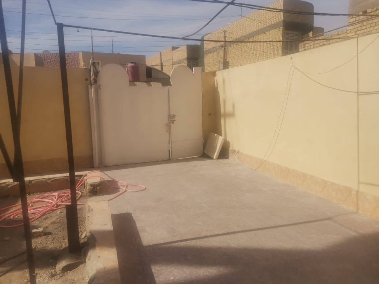 دار للبيع 
حي اور . قرب جامع اصحاب الكساء
طابو ملك صرف
المساحة ٢٨٠ متر
كونكريت مسلح .البناء طابوق.طابق واحد
هول.استقبال.غرفتين نوم .مطبخ .غرفة الطابق العلوي.منور جانبي.حديقة امامية .حديقة خلفية .كراج يسع سيارتين.صحيات وحمام داخلي .صحيات وحمام خارجي
للاستفسار
***********
غير متواجد على الفيس واتساب او اتصال على الرقم فقط
