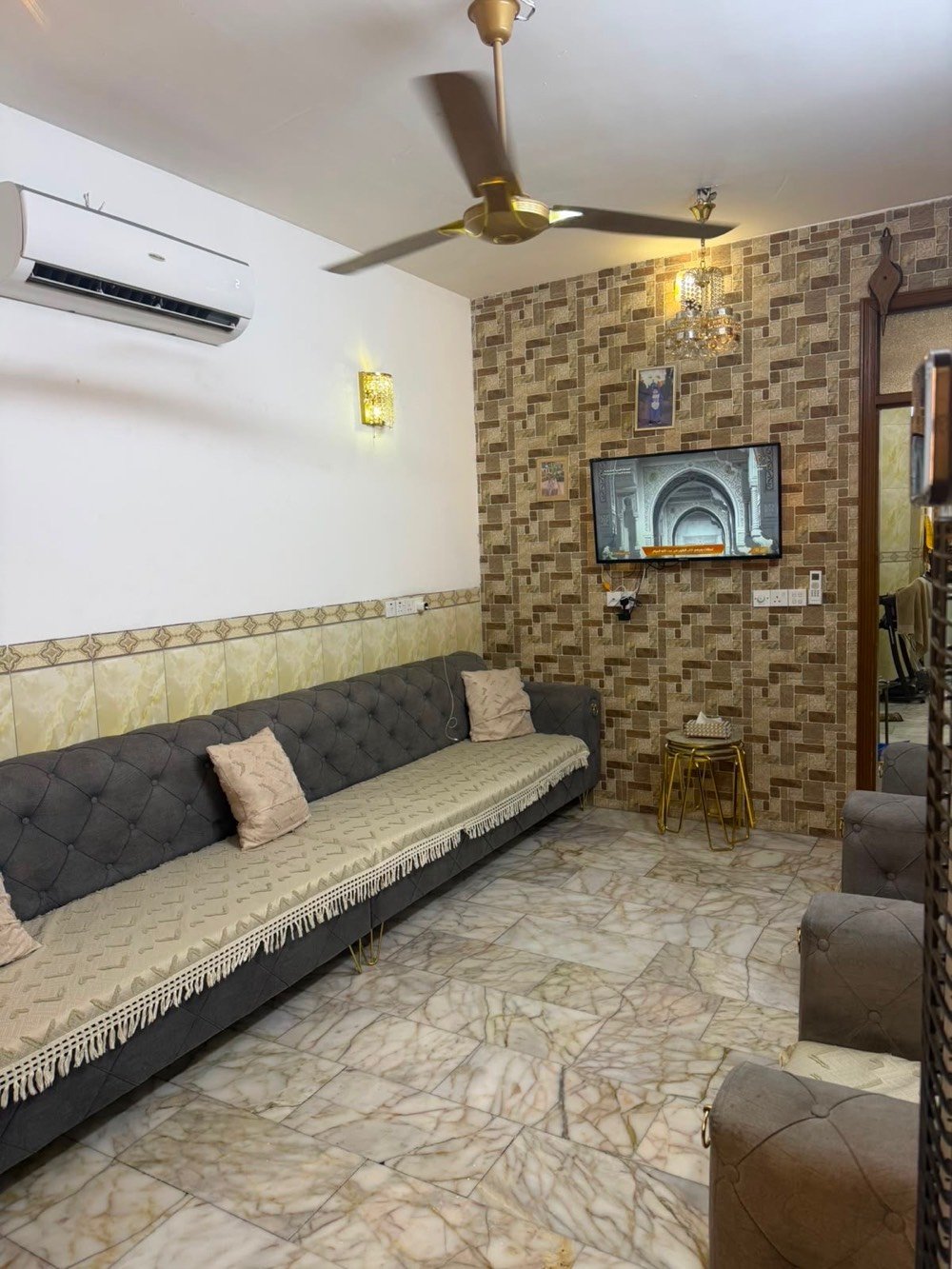 السلام عليكم بيت للبيع مساحة ٧٠متر قرب الفلكة المشجرة الطابق الأرضي استقبال وحولي ومطبخ وحمام وفوك غرفتين نوم وحمام لتفاصيل اكثر الاتصال على هذا الرقم ***********