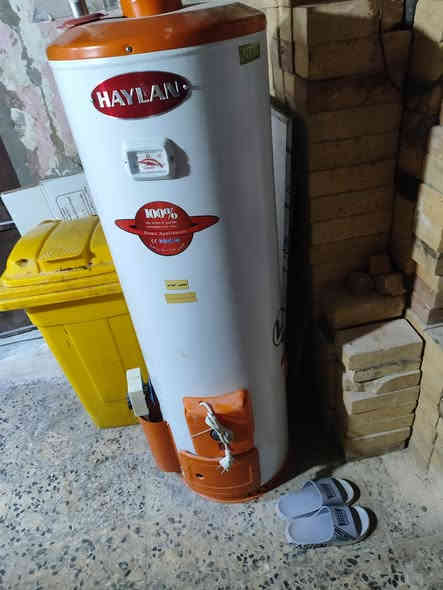 سخان ماي غاز كهرباء الاثنين سواء 160لتر للبيع جديد قفله 250 شراي يتصل يجي يشوفه يتصل 
***********
