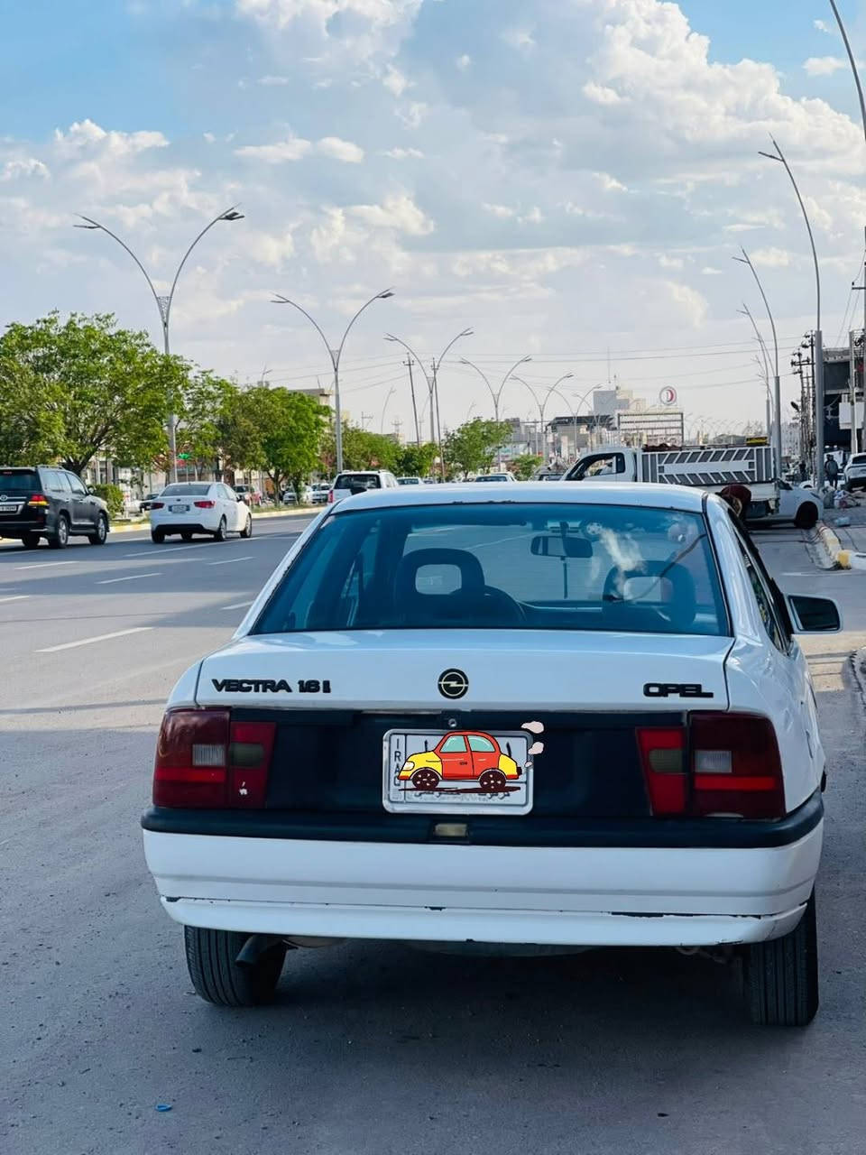سەلام عەلێکوم سەیارە ئۆبڵ فیکترا مودیل 1990 محەرەک16 کێرو مەکینەی بەشەرتە مەشروع وەتەنی سبوخو لێدراوی نیە کێرو مەکینەی بەشەرت سعریشی 35نو تۆزێ مەجالی برایانەی تیایە ***********
