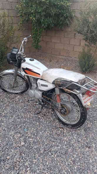 السلام عليكم
موطور للبيع السعر 200 وبي مجال شي قليل 

نوع المحرك بارت كلشي شقال بس تضرب هندر وتطلع
رقم الهاتف *********** موشراي لادك ولا تبزعني
