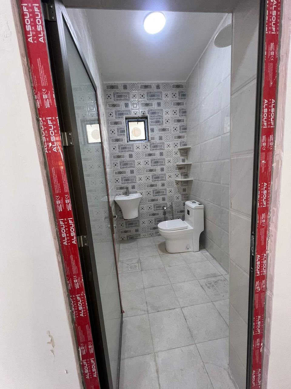 دار للبيع مودرن – فرصة استثمار وسكن بنفس الوقت 🔥

🏠 دار مرتب وجاهز ضمن موقع مميز

📐 المساحة: 100 متر

📏 واجهة عريضة: 6.25 م

📐 نزال: 16 م

📄 : طابو زراعي سند 25

📝 تنازل شركة + إقرار محكمة (أمان تام)

📍 الموقع الذهبي:

بغداد – الدورة – البوعيثة 

قريب من الخدمات والأسواق، مناسب للعائلة أو للاستثمار

🛏 تفاصيل الدار:

✔️2 غرف نوم

✔️صالة واسعة

✔️استقبال أنيق

✔️مطبخ عملي

✔️2 صحيات

💥 السعر منافس ومغري

📞 الاتصال للجادين فقط:
***********

 #البعيثة_عرب_جبور
