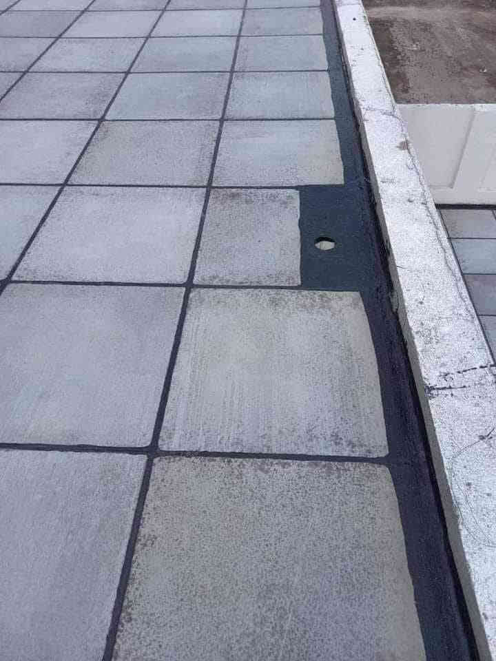 🛑يا الله بسم الله 
..لعمل كافة السطوح نتعامل مع المجمعات السكنيه ودوائر الدوله و الشركات الاهلية و الحكومية و البيوت .
🛑مواصفات العمل؟ (شتايكر...زفت...فلانكوت...ماستك...زميج...فوم...فلين...نايلون...اعادة ماستك...لباد....قلع شتايكر...إعادة الماستك القديم).

🛑الاسعار متفاوته حسب نوع العمل والمواد المستخدمة اذكرلي نوع العمل والمواد بخدمتكم. 

🛑ملاحظه (المساحات الصغيره يتم الاتفاق عليها قطعي)
🛑عمل ومواد درجه اولى عالفحص مع الضمان ✔️
#للاستفسار_الاتصال   (((*********** ))) 
#او_مراسله_الصفحه_واتساب ***********
خطوات العمل......؟؟؟👇👇👇
1- تنضيف السطح. 
2-يعطئ فلانكوت. 
3-يعطئ زفت حار. 
4-يغطئ باللباد حسب الطلب. 
5-يغطئ بالنايلون. 
6-يفرش الفوم او الفلين حسب.
7-فرش الزميج.
8-يتم تطبيك الاشتايكر 
9-تملئ الفواصل ب الماستك الحار+عمل خبانه للداير بالاسمنت وتضرب بالماستك مع الكوي.
10-اجراء فحص تسليط السطح للتأكد من جودة العمل.
#ملاحضة_يوجد_كادر_متخص_لعمل_الماستك_القديم
