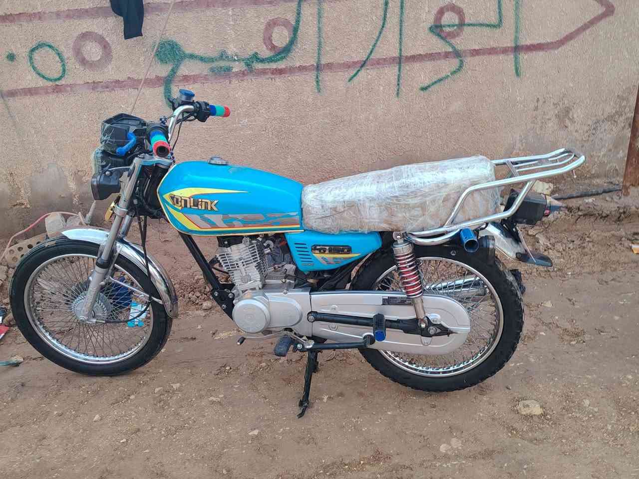 دراجة للبيع ب٥٥٠ وبيها مجال مكفولة كفالة عامة تايكر  أربعة كير
***********
