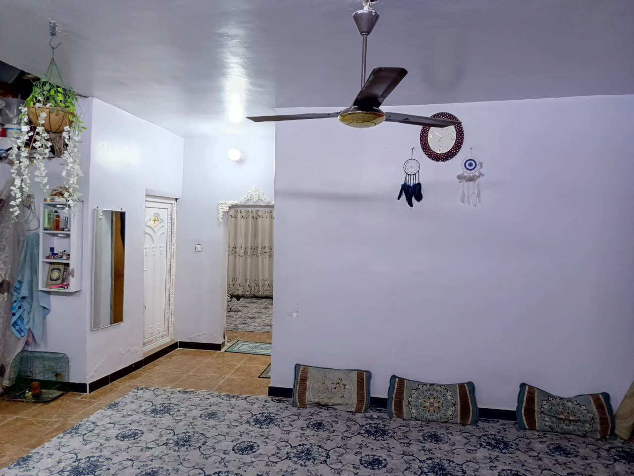 السلام عليكم.
دار للبيع المساحة 150 متر (مالية) يتكون من غرفتين نوم وصالة ومطبخ واستقبال العنوان حي النصر الاولى شارع المستوصف ثاني فرع ع يمين للأستفسار الأتصال على الرقم(***********).
