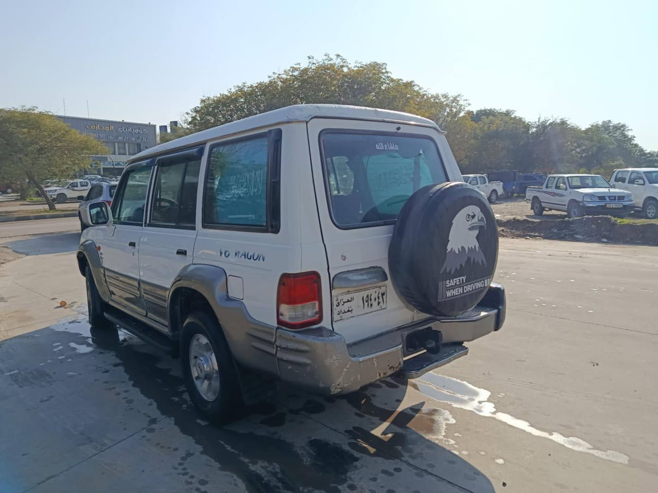 مۆدێل  2002/ دوو پارچەی  بۆیاخە
بۆنیت و چەمەلوخی پێشەوە لای سەکن کمێ دەنگی ئەکسلی دێ  
  تایەی تازەیە
سعر32گڵاو مجاڵ
***********
