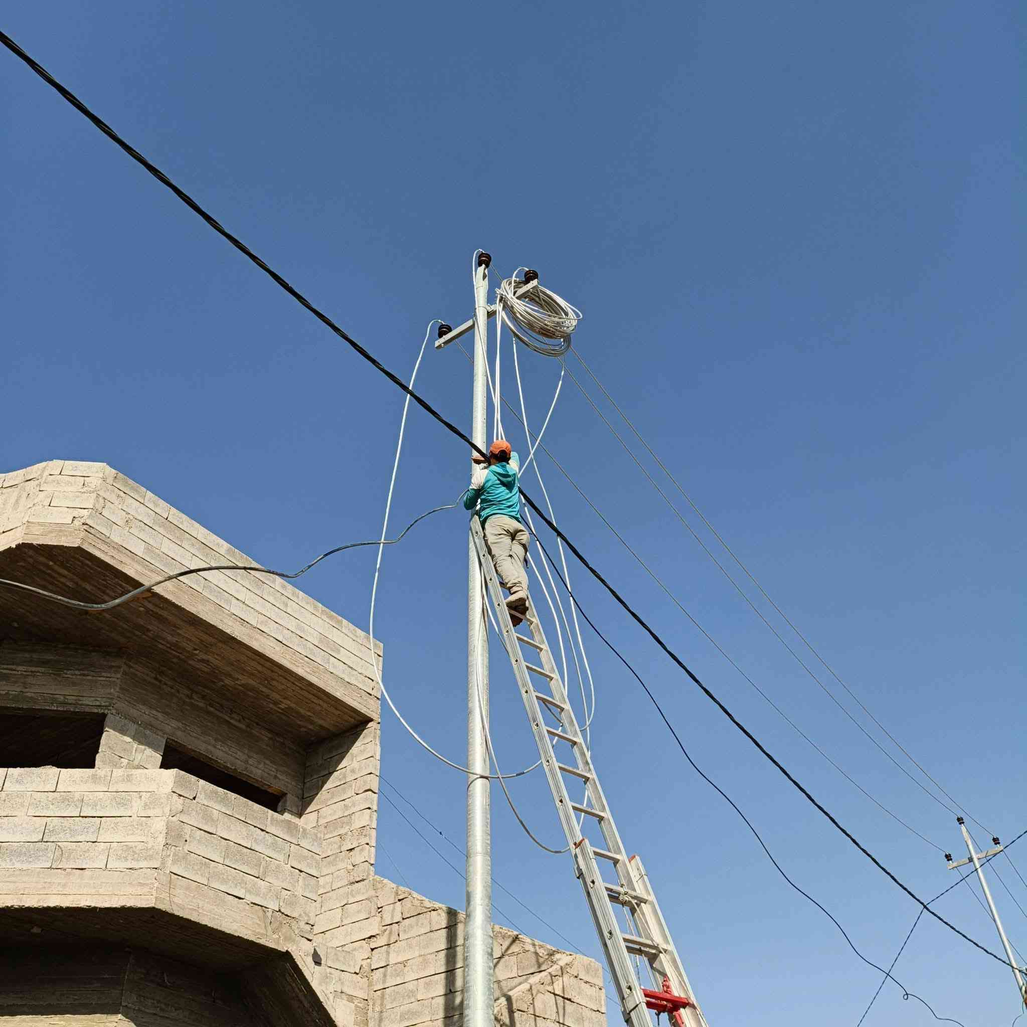 كهربائيين لتسليك الكيبلات في الموصل و سهل نينوى وتحويل مواقع في داخل الموصلل
وتحويل الوايرات م̷ـــِْن عواميد الانارة                للاستفسار على هذا الرقم
***********🔥***********
