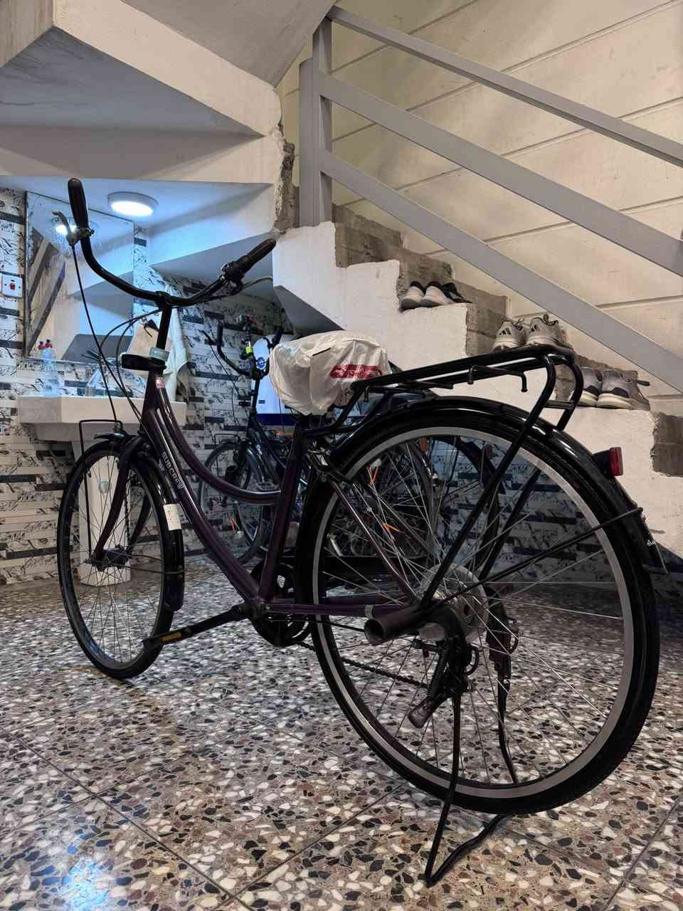 السلام عليكم بايسكل للبيع بناتي موديل2020
البايسكل جديد معنئ الكلمه قبل يومين نازل حاويه ياباني 
6كير شغال حساس امامي ختم وياله وختم شاصي
البايسكل جديد كلش مكاني بغداد حي الجهاد بيع فقط 
السعر130وبيه مجال بسيط البايسكل هوه يبيع روحه لئن جديد كلش الرقم الهاتف ***********
