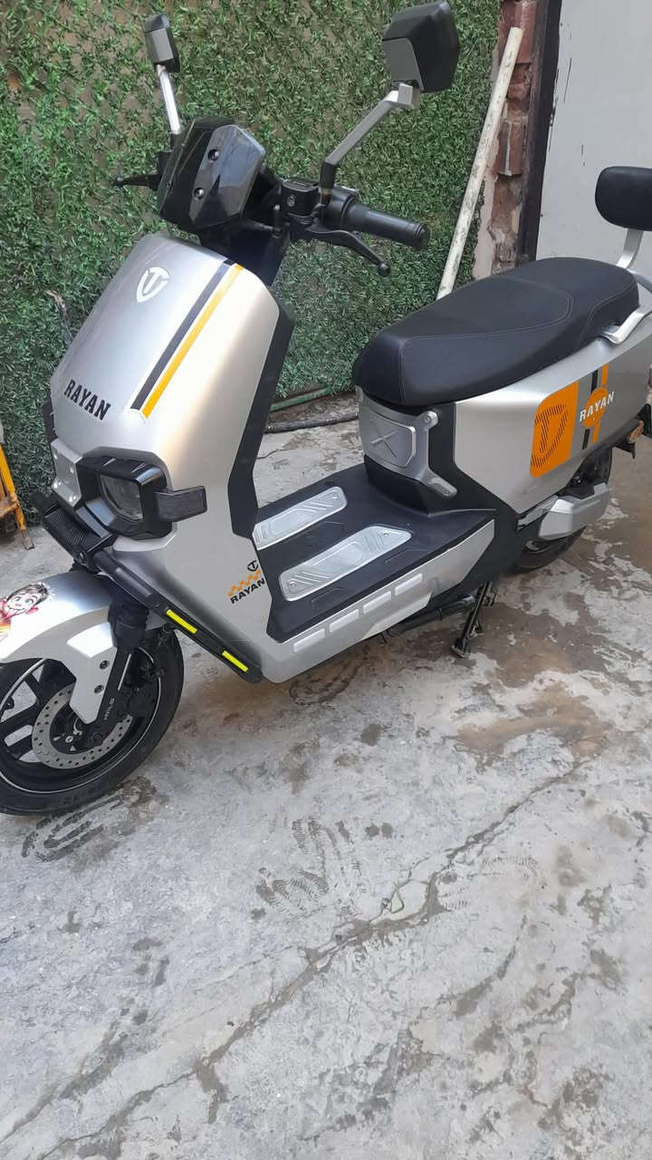 دراجة جديدة استعمال قليل للبيع استفسار على الرقم ***********
