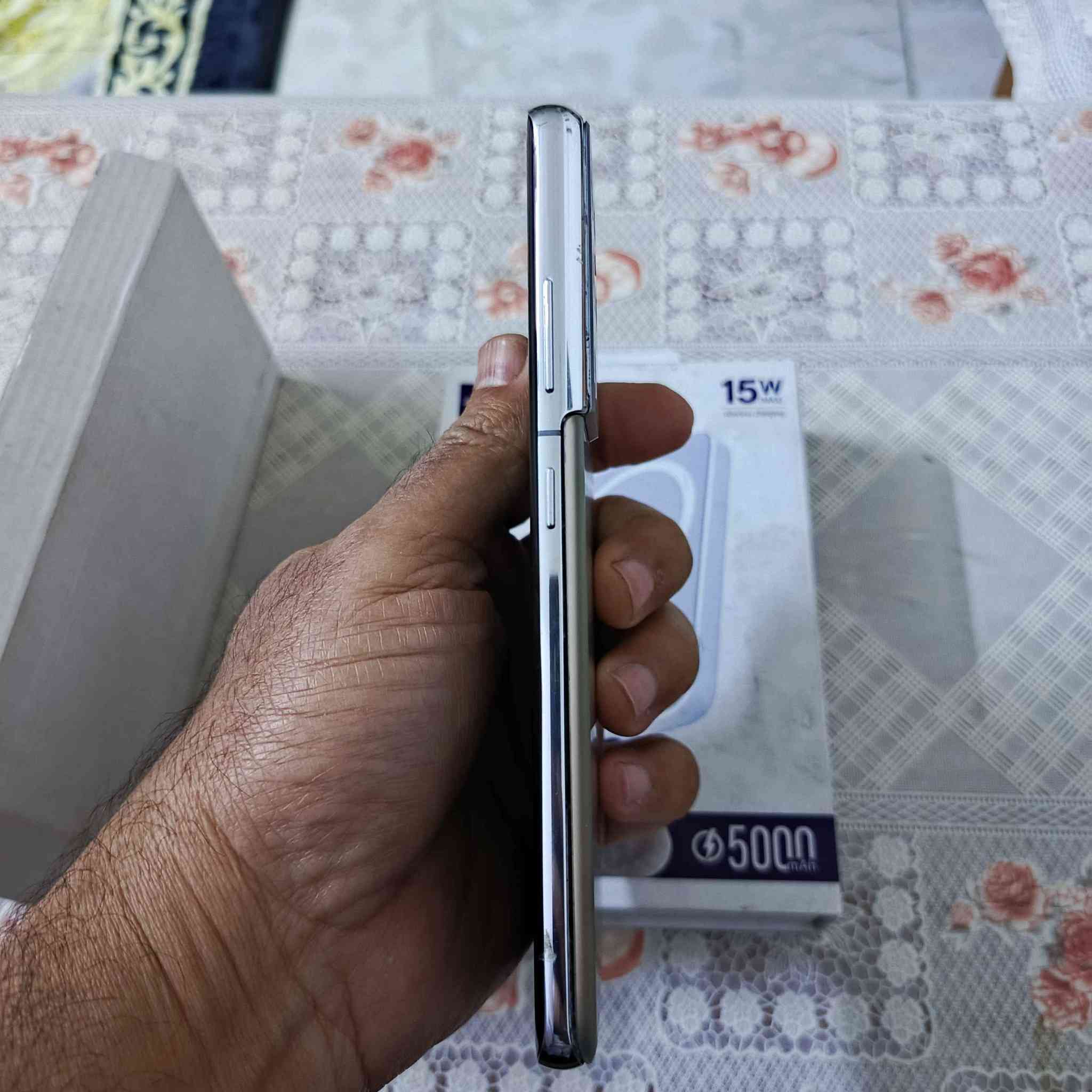 سامسونك اس ٢١ الترا ذاكره ٢٥٦ شاشة متوقفه نتيجه التحديث الاخير اللمس في القلم يشتغل السعر ٢٠٠ الاتصال *********** بغداد, العراق
