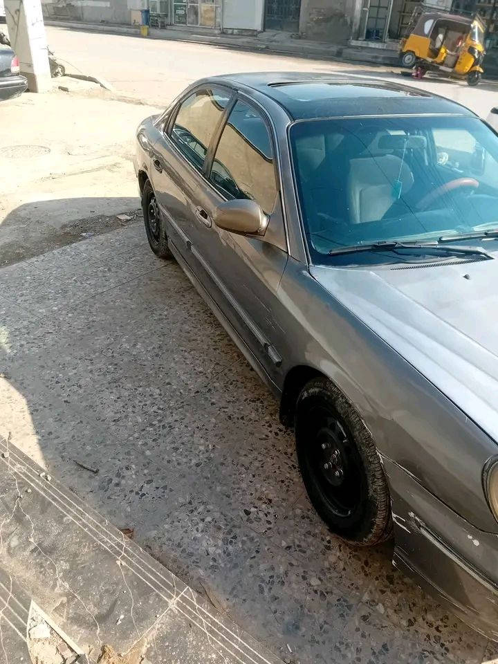 سلام عليكم سوناتا وفود موديل 2002 وراد أمريكي سياره يرادله تعمير ورقم بغداد حداديه امامي خلفي جديده تخم تاير جديد قبل ١٥ يوم من شديده محرك وكير كارتون سعر ٤٣ وبيه مجال قليل ولحد يكسر بلا حلالي ***********
