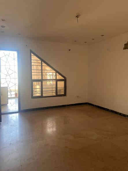 �✨ 
إعــلان تــأجــيــر شــقــة ســكــنــيــة
 ✨🏢

شقة مميزة للإيجار – فقط للعوائل أو بنات موظفات أو طالبات
📐 
المواصفات:

 • المساحة: 150 متر
 • الطابق: الثاني
 • البناء: حديث جداً
 • البناية تحتوي على 3 شقق فقط (شقة واحدة في كل طابق)
 •  بلكون واسع + 3 مناور للتهوية والإضاءة الطبيعية
 • تشطيب عصري ونظيف
مؤثث مطبخ كامل 
📍 
الموقع:

📌 المنصور – قرب مول بابلون
موقع راقٍ جداً وقريب من الخدمات والمطاعم والمراكز التجارية والمواصلات.

💰 
سعر الإيجار:

🔹 850,000 دينار شهرياً
📞 
للاستفسار والحجز:

رقم الهاتف:***********
