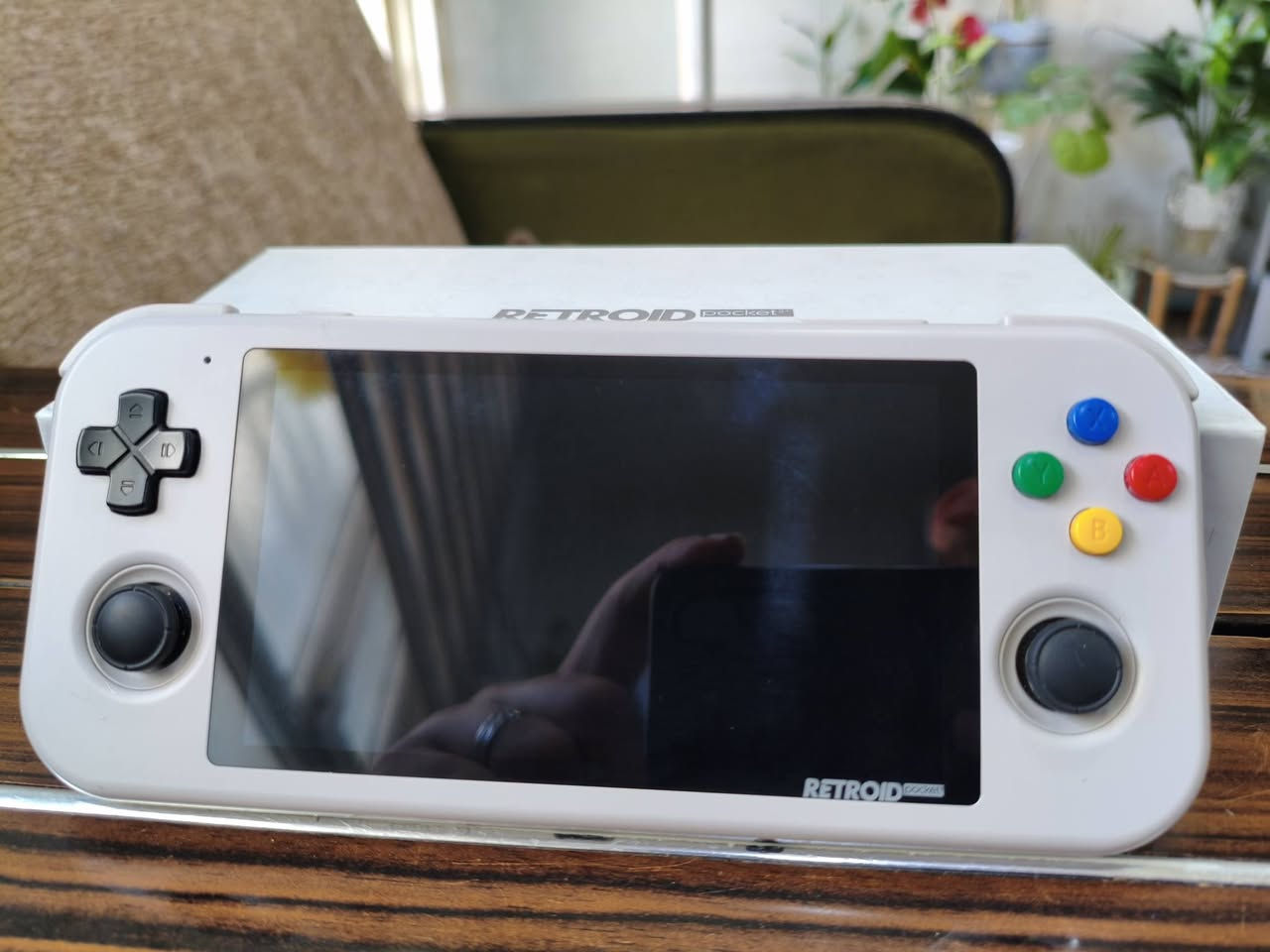 السلام عليكم
#للبيع
#RERTOID  POCKET 3 PLUS 
ريترويد بوكيت 3 بلاس
السعر 150 قفل غير قابل للتفاوض
النظام اندرويد 
الذاكرة 128GB
الشاشة لمس 
الجهاز اخو الجديد نظيف جداااااا
يشغل ببجي وكلفديوتي وجميع العاب التلفون 
يشغل محاكيات كل الاجهزة القديمة والبلي 2 
تكدر تنزل عليه كل التطبيقات الي موجودة بالتلفون 
وهواي مواصفات اخرا 

الملحقات كيبل شحن فقط والكارتونة 
 العنوان: حلة/حي الزهراء 
***********
يوجد توصيل لجميع محافظات العراق
