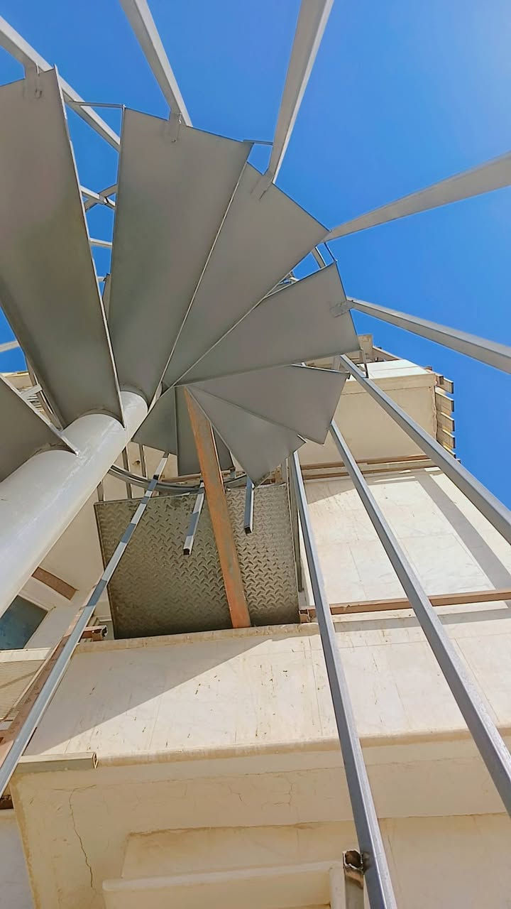 درج طوارئ للبنايات السكنيه والتجاريه عمل درجه اولى سعر المتر 225 مكان العمل حله وتساب***********
