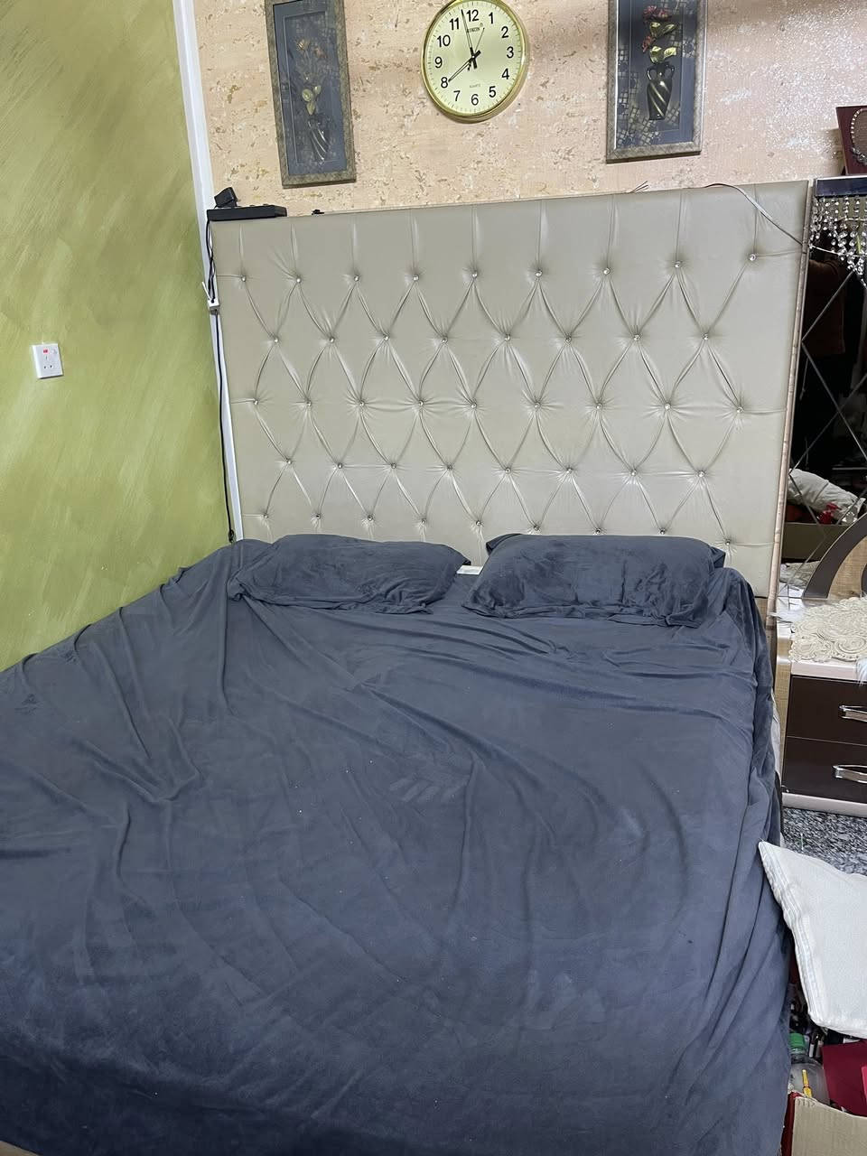 غرفه تركيه 7 قطع نضيفه بس ملاحضات جداً بسيطه السعر 750 المكان بغداد
***********
