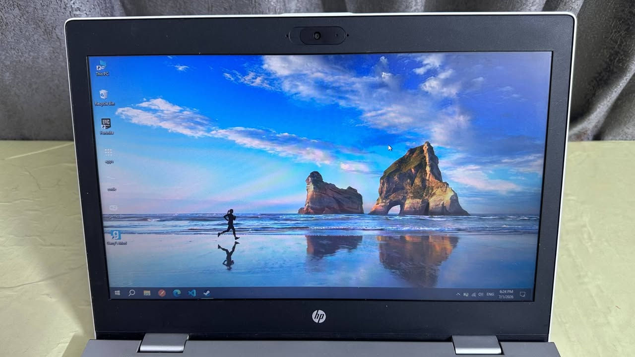 لابتوب HP معالج رايزن 7
Hp probook 645 G4

Ryzen 7 pro 2700u 
معالج رايزن 7 برو فئة 2700

انتبه المعالج رايزن يعني اجياله تختلف عن انتل
هذا المعالج ادائه مقارب للكور اي 5 جيل عاشر وكور اي 7 جيل سابع
الرايزن يكون مناسب أكثر لان كارت الشاشة الداخلي مالته اقوى يكدر يتحمل العاب

16Gb ddr4
رامات 16 كيكا ddr4

m.2 ssd 256Gb (samsung)
+++ Hdd 466Gb (toshiba)
تخزين اس اس دي 256 كيكا  نوع m.2
زائد هارد عادي 466 كيكا
يعني مجموع 700 كيكا تقريبا

كارت شاشة vega 10

يكدر يشغل العاب متوسطة مثل كراند وكاونتر سترايك وفورتنايت 

بطاريته متوسطة
بيه بصمة اصبع
وكاميرا
و 3 منافذ USB
و منفذ HDMI + VGA
وتايب سي
ومدخل sd card

عيوب بسيطة جدا في الغلاف الخارجي للابتوب والشاحنة موضحة بالصور
مامأثرة ابدا على الاداء

تحب انصبلك ويندوز ١١ او ١٠ بكيفك

السعر 425 الف بيه مجال قليل

بغداد حي اور متوفر توصيل
***********
