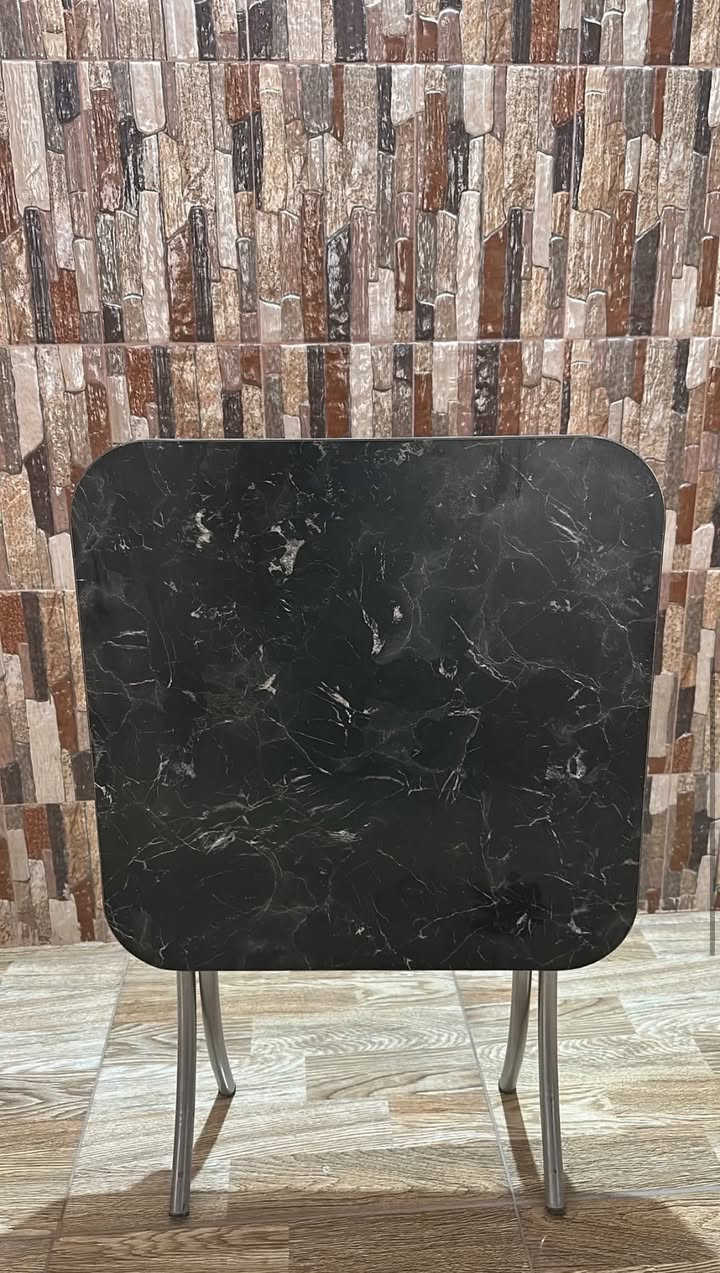 مێزی خوێندن بۆ فرۆشتن  بەشی سەرەوەی مەڕمەڕییە و زۆر کەم بەکارهاتووە قیاسی وەسەتە بۆ گەورە ئەبێ 
نرخ :١٧٠٠٠
کەلار


**إذا كنت صاحب هذا الإعلان وتريد حذفه لأي سبب، رجاءا أرسل رسالة إلى الدعم الفني**