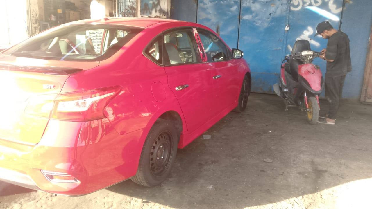 سلام عليكم ورحمه الله وبركاته
للبيع نيسان سنتره وارد امريكي موديل 17 
سياره محرك جديد كير جديد جان اكو نضوح أبين الكير والمحرك وبدأت كير جديد  يراد لها اشويه ترتيب 
داخلها نضيف شاشه شادلها اصليه مسويلها ادامه نوزلات بلكات جويتر حادثها مال امريكا  موجود بالصور السياره بيها مشكله وحده بس من ادوس ابريك تطفئ وماعندي مجال أسويها أبيعها ع وضعها وشكد يكلف تصليحها سهله نتفاهم علي رقم اربيل صاحبها موجود أتريد وكاله أو تحويل مكان السياره البياع خلف البيع المباشر السعر 97 وبيها مجال مو سعر نهائي 
***********
