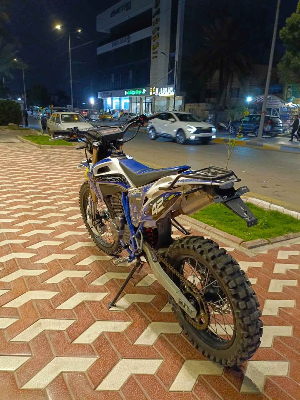 قفاز crx مكينه 300cc موديل 2025 الدراجه كفاله  عامه من اي شي وتخبل مكينتها وصوتها رعيد حيل مكاني بغداد سعرها مليون وستميه يعني 1600 وبيها مجال رقمي  واتساب ***********
