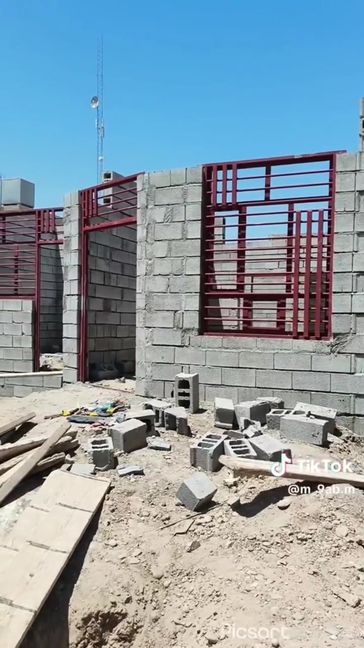 السلام عليكم خلفه بناء بلوك شغل درجة اولى قطعي ايومي انشتغل في جميع محافظه بغداد الاتصال *********** واتساب
