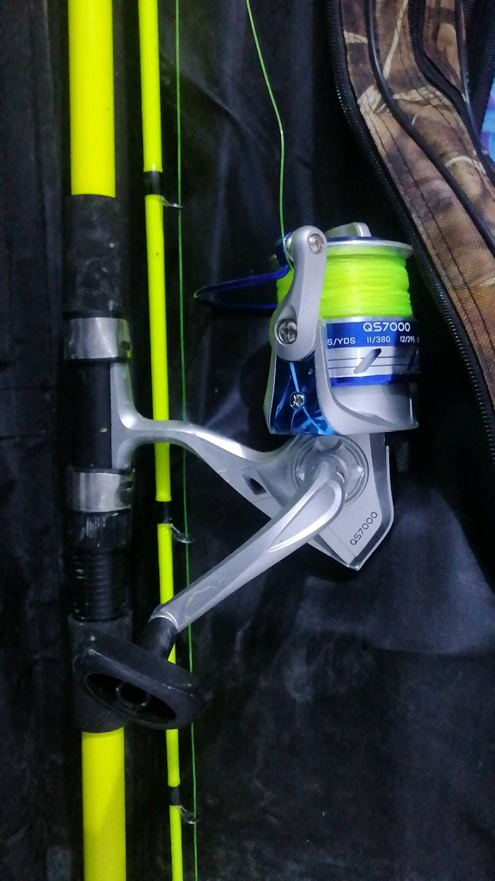 عده مال صيد كامله جنطه سحابين طول 135 سم سبنر 240 سم جلاتين مسلح بيهة ضرر حلقه الحساس السيراميكه واكعه مع مكينه حجم 6000 مستعمله و سبنر ثانيه مره وحده نازل بيهة للصيد كاربون قطعتين 270سم مع مكينه جديده وباكيته موجود حجم 7000 خيط جديد ابوكابار حجم 50 مشدود بيهة 100 متر 
عنوان بعقوبه الكاطون رقمي ***********