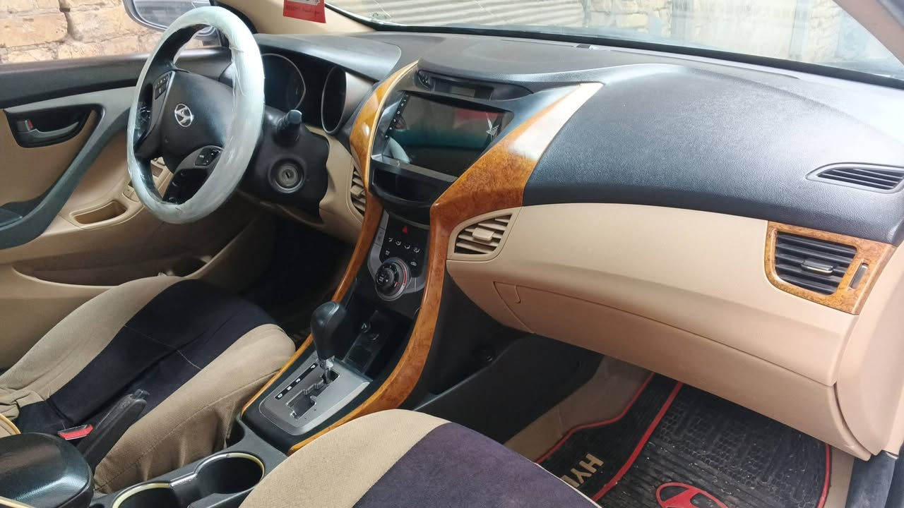 الانترة 2014 خليجي رقم اربيل تحويل مباشر وكاله ماسوي 
سيارة حلوة بيه قطعه وحدة الباب الخلفي مصبوغ فقط 
كير محرك جدد تخم تاير صدر امامي خلفي تبريد سياؤى جاهزة السعر 120  وبيه مجال 
***********
