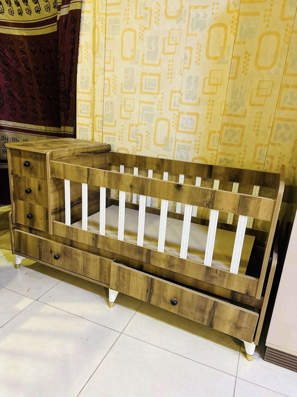 العنوان قصر الدجيل اللأثاث جديد جديد 

كاروك طفل هزاز ٦مجر تركي درجه اولى 😊🥳 رقم الاتصال ***********￼￼
