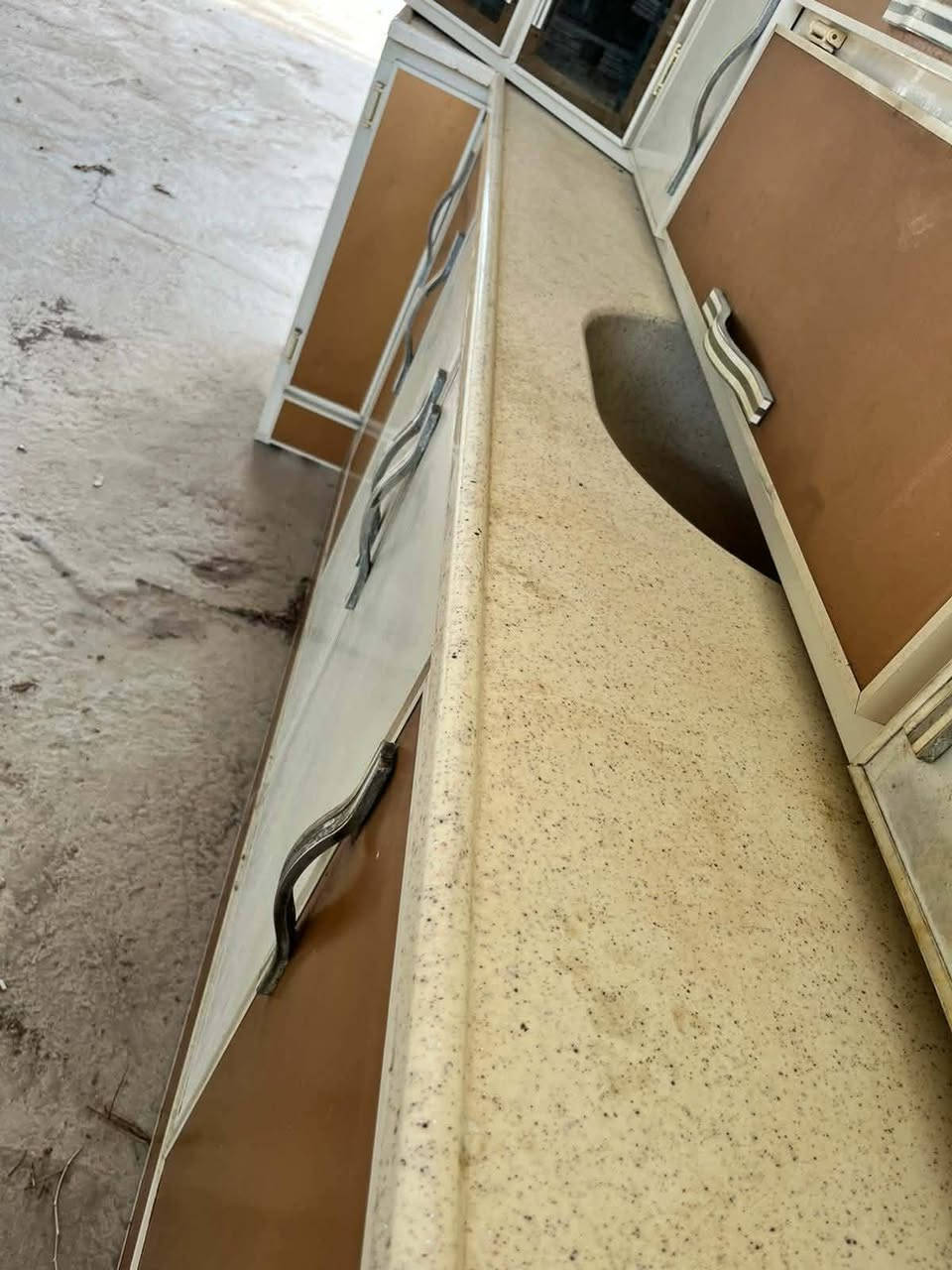 كاونتر البيع 300 وابي مجال  والغرفة 700 وابيه مجال والتخم جديد سعره450 وابي مجال مكانهن. الغرض نجف


**إذا كنت صاحب هذا الإعلان وتريد حذفه لأي سبب، رجاءا أرسل رسالة إلى الدعم الفني**