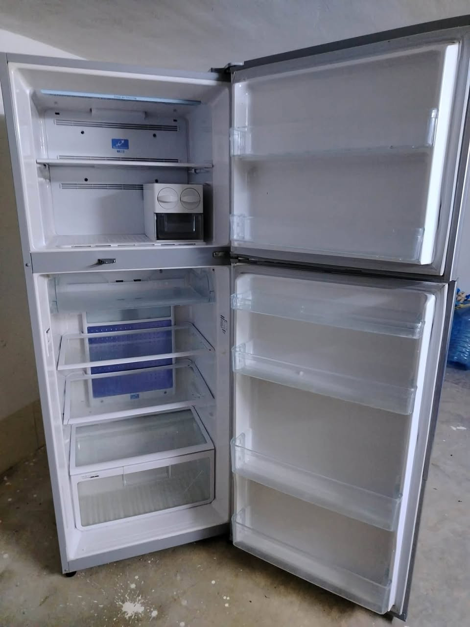 ئەم سەلاچەیە و موبەریدەیەمان هەیە بۆ فرۆشتن ، بۆ نرخ پەیوەنی بکەن بە ژمارەی خاوەنەکەی ***********
