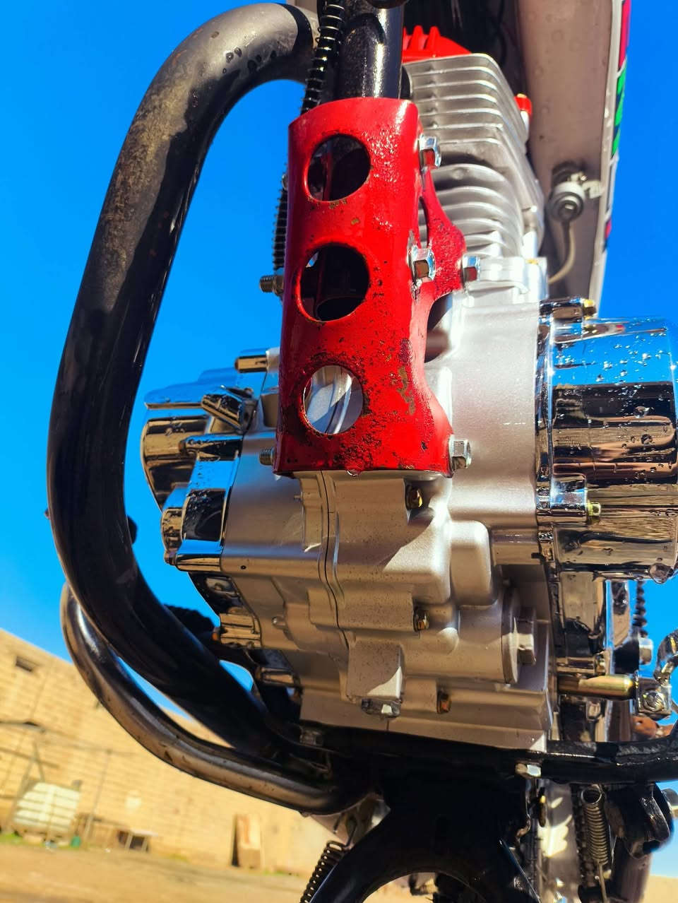 السلام عليكم شباب دراجه حربي مكفوله من الشخط موديل 26 السعر ٧٥٠ او بيه مجال قليل المكان ديالئ العضيم هاذه رقمي  ***********
