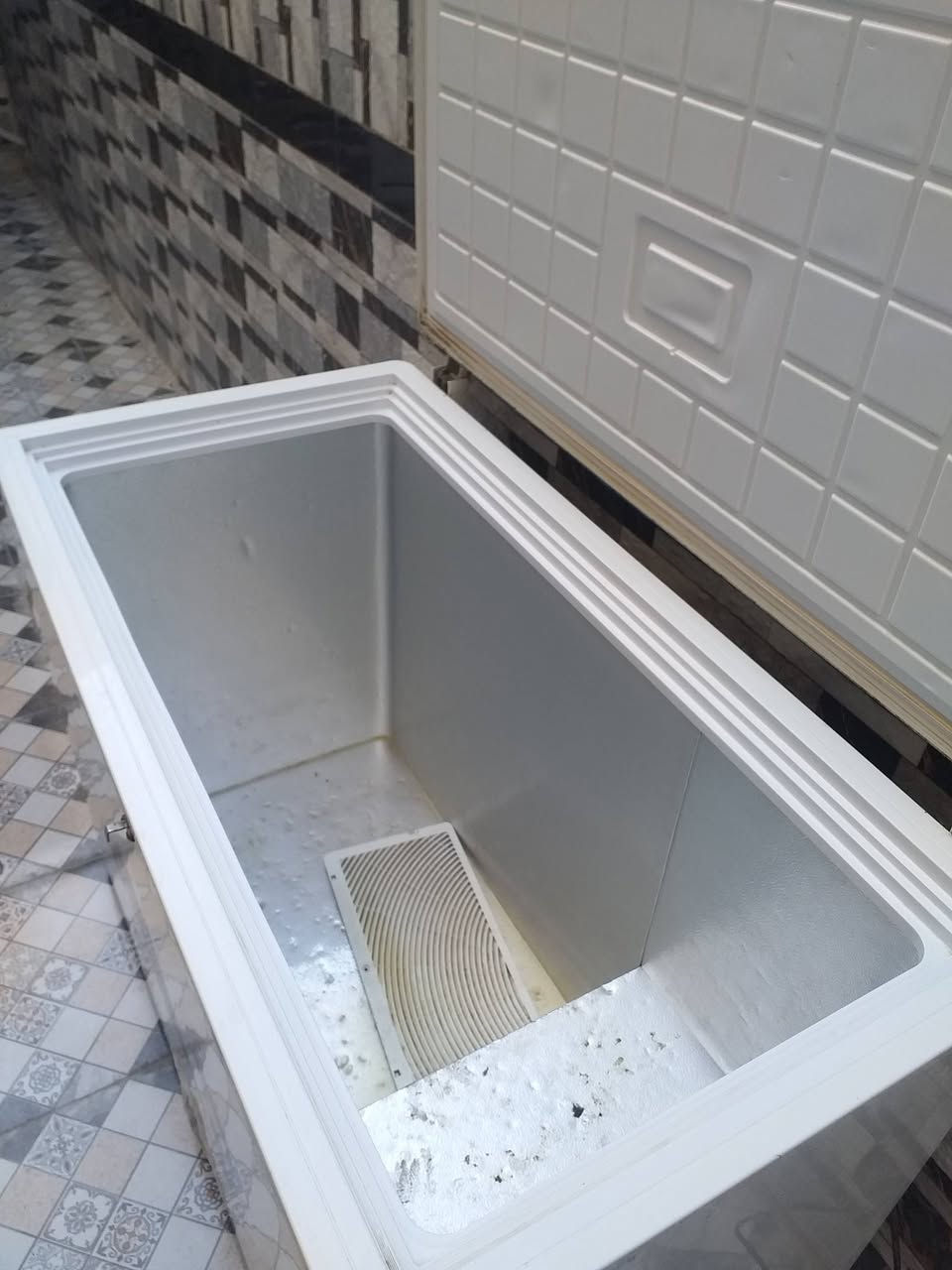 كشر مجمده للبيع. بي ليك.نظافة فول. ماطور شغال.شرط.
سعر ٧٥ بيها مجال لطيبين.
للإستفسار. ***********
