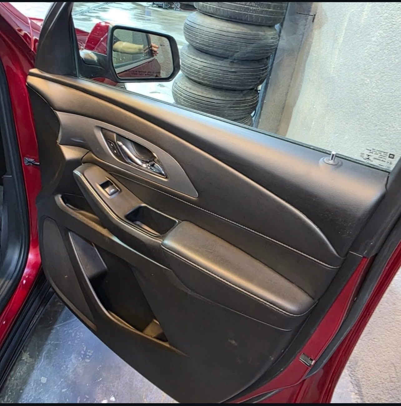 ترافلس 2023

● مواصفات LT  معروفه فول

● حجم محرك 6 سلندر 3600

● كشافات الأمامية زنون

● شاشة حجم كبير 

● عدد البصمة اثنين  

● مفتاح التشغيل بصمة وتشغيل عن بعد 

● 3 قطع تبريد 

● بصمات عدد 4 للابواب مع بصمة جنطة و بصمة تشغيل  

● صندوق كهرباء 

● كشانات الامامية كهرباء 

● تشغيل عن بعد و رادار أمامي و مانع تصادم 

● تدفئة بالكشنات الامامية

● إشارة بالمرايا الجانبية 

● شاشة الدشبول قاصة  

● سايد بريك بصمة 

● شاحن موبايل واير ليس 

● مخارج UBS

● رادار امامي + تحديد مسار 

● رادار جانبي نظام النقاط العمياء 

● اشارة بالمرآة 

 ● اوتو ستوب إطفاء ذاتي 

● تحكم ستيرن و حاكيه و بلوتوث و تحكم صوت 

● نظام ABS

● 7 راكب سياحي كشن منفصل 

● كامرات اربع جهات 

● سايد بريك بصمه
السعر اتصل وتدالل *********** وتساب
