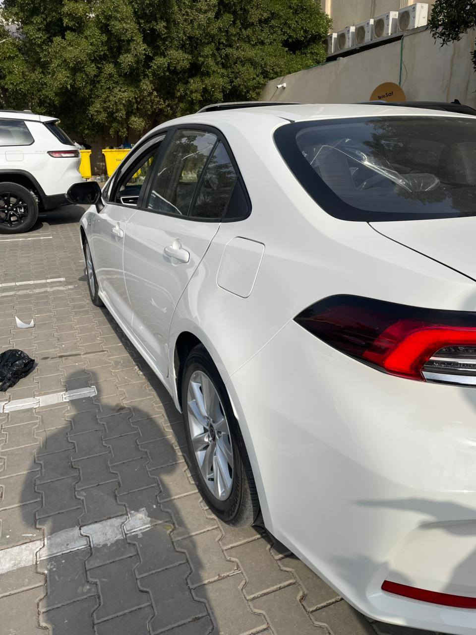 السلام عليكم 
كورلا هايبرد تجميع صيني 2025 للبيع 
السيارة مكفولة كفالة عامة على وضع الشركة ماشيه 3700 بعدني حتى دهن ما مبدل الها  ارضية السيارة والصندوك مغلفهن جلد مواصفات السيارة معروفة 
بصمة
دخول ذكي
كامرة دوارة
فتحة
اوتو هولد
سايد بريك كهربائي
شاشة تدعم ابل كاربلاي و اندرويد اوتو
رادر امامي 
كشنات جلد
تبريد قطعتين
السيارة رقم بصرة بأسمي تحويل ثاني يوم بـ 166 ورقة

رقمي : ***********
