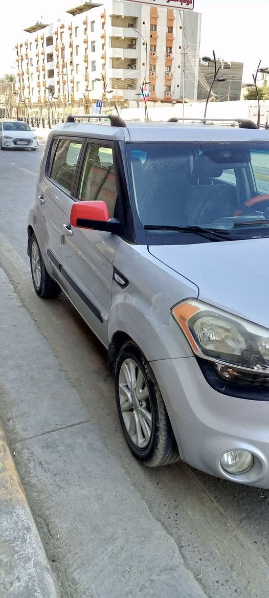 كيا صول 2013 وارد امريكي 
  رقم بابل انكليزي محرك 1600
      ماشيه 116
  مواصفات عاديه تحكمات 
 ويل كب ارضيه مغلف جلد 
سعرها 85 بيه مجال 
مكان كربلاء/ الحر 
***********
سونار بالصور
