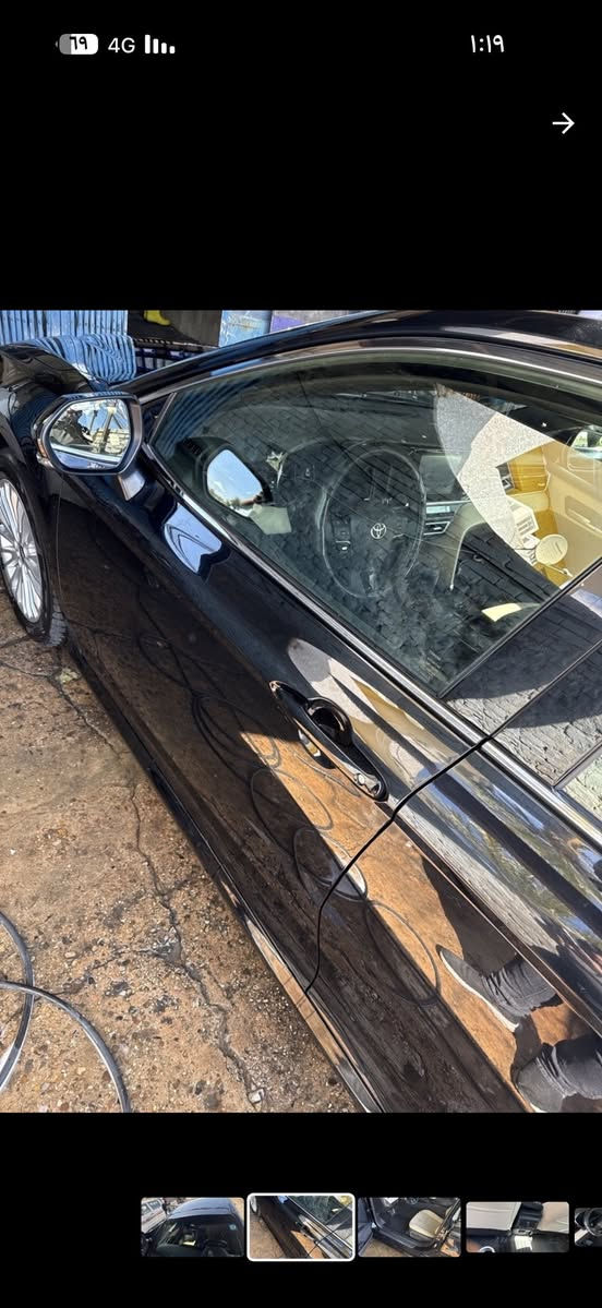 سلام عليكم
كامري موديل٢٠٢٥ خليجي 
وكالة عبد اللطيف جميل 
ماشيه ١٠٥٠٠ 
موصفات E-plus 
السياره كفالة عامة 
بردة خلفيه 
محرك٢٥٠٠ هايبرد 
تبريد قطعتين 
حساس امامي وخلفي 
كامرا خلفيه 
تحكم مقود 
***********
