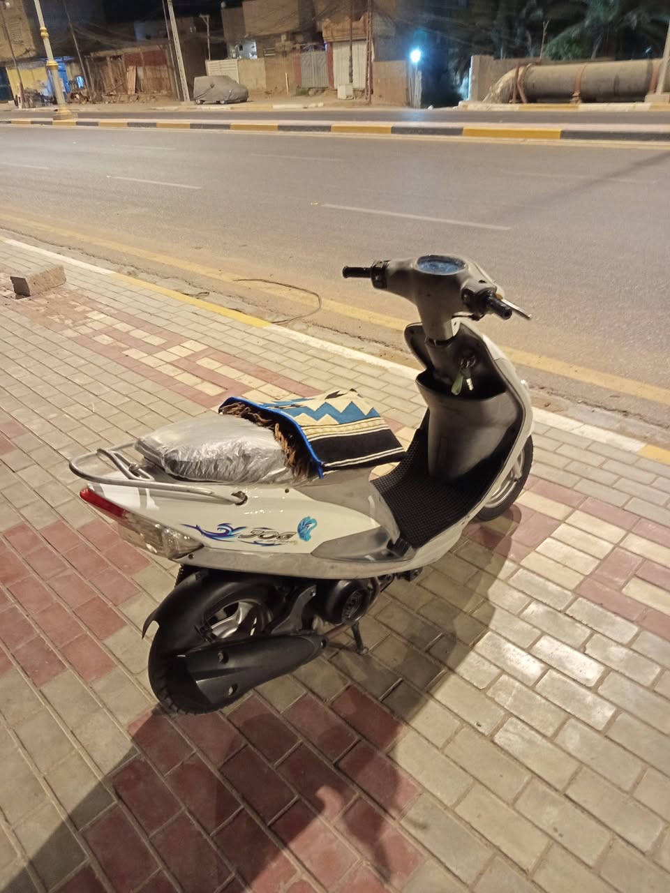 السلام عليكم دراجه للبيع 49 ما مفتوحه دراجه ما نقص اي شيء كهربائيات كلها شغاله سلف شاير لايتات كله شغال ما نقص اي شيء السعر 550 وبيها مجال مكاني كربلاء الحر ***********🔥
