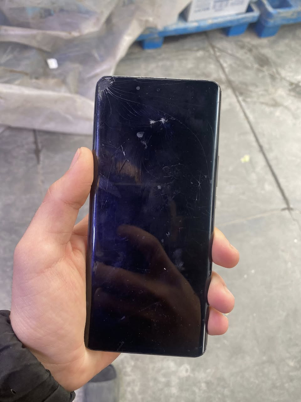 اسلام عليكم  جهاز هونر x8b مواصفاته مساحة 256
رام 8 جيجا ويه رام تيربو 12

كاميرا 108

بطاريه 5800 ويه شاحنه معالج sd6 gen1 الجهاز وتر ممفتوح فقط الكلاسه مفطوره الجهاز شغال كل مابي اي عطل سعره 200 وبي مجال حك جيه رقمي للتواصل ***********
