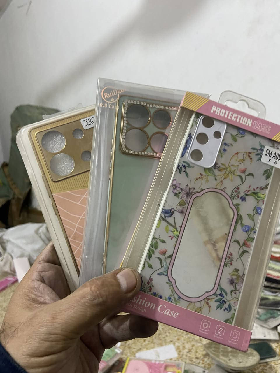 عرض خاص جمله فقط سعر الكفر 250 دينار تجيك تشكيله من عدنا موديلات وايتيمات حديثه وسعر لاصق 150 دينار توصيل لجميع المحافضات ***********
