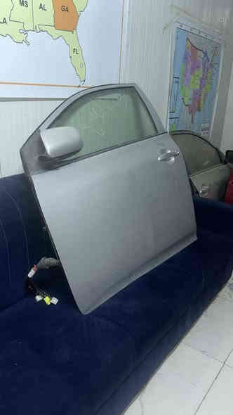 السلام عليكم ابواب امريكي لوك تفصيخ حاويه لا بارد ولا صبغ الابواب كامله مقفلات 
***********
