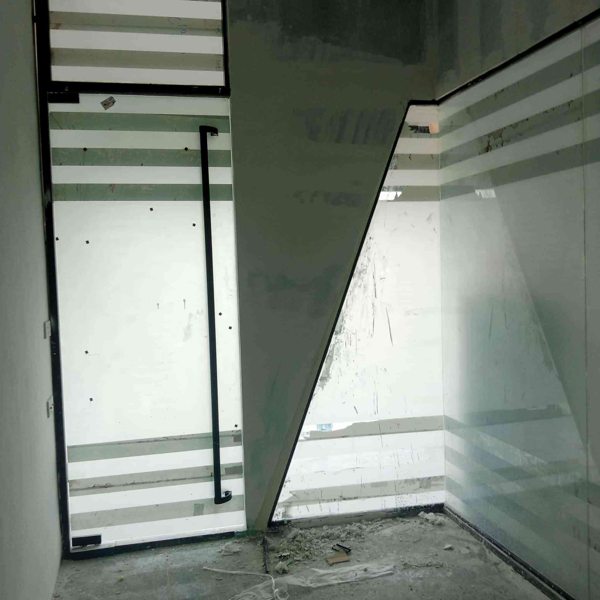 السلام عليكم ورحمة الله وبركاته
نقدم جميع أعمال الزجاج: تركيب وتصميم واجهات، أبواب، درابزين، طاولات، وكل ما يتعلق بالزجاج.
دقة في العمل، جودة عالية، وأسعار تنافسية.
تواصل معنا لتصميم مميز يضيف جمالًا لمنزلك أو مشروعك! 📞"
للاستفسار يرجى الاتصال عن الارقام التالية :-
(بادارة ابو علي ) 
الرقم الاول :- ***********
الرقم الثاني ‏:-‪0771 421 8991‬‏
