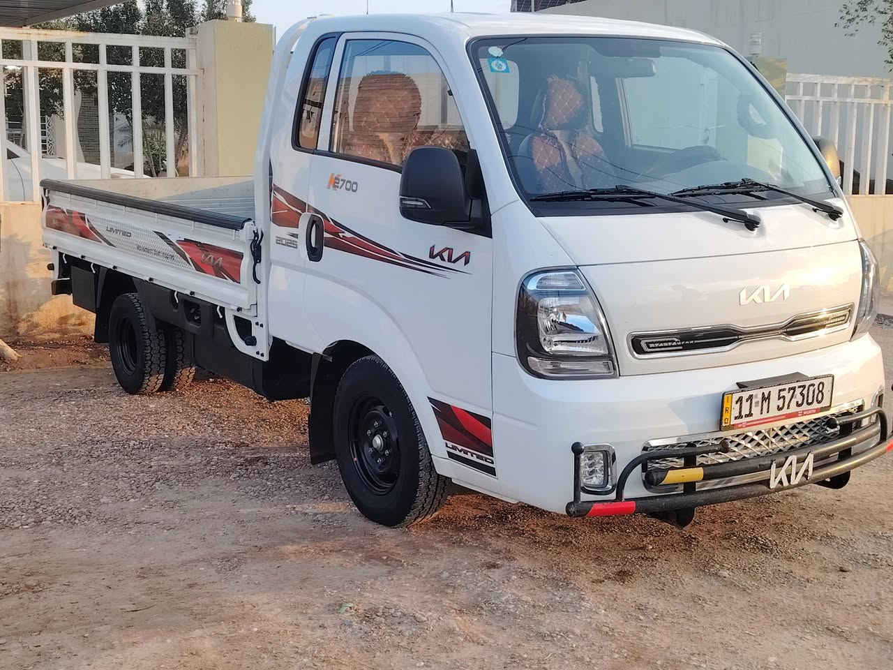 السلام عليك
كيا حمل بنكو عموشة مراوس كيا 
 موديل2025 
فول سستم فول مواصفات 
لمتدد بحالة الزيرو
 ماشيه 30الف
اشاير بلمري
دوشمه ارضيات جلد
دوشمه كشنات
دوشمه دركه 
دوشه الربع
دوشمه السقف
شغل درجه اولى 
اشاير بلدعاميه الخلفيه 
لد امامي للبنيد 
إشارة لكزز 
بلوجكتر
درع امامي 
السياره كامله مكمله جاهزه من كلشي الي ياخذه ميصرف عليهه 
***********
