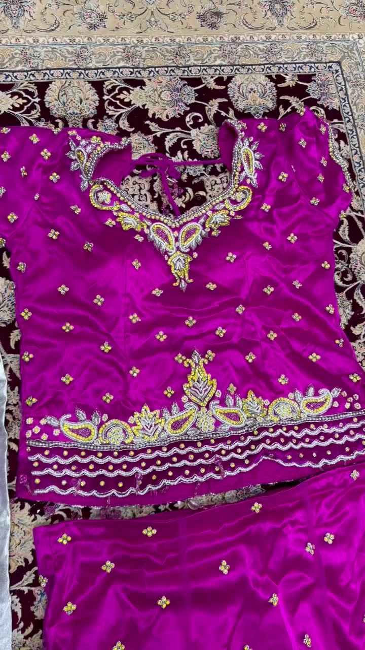 مرحبا عندي هذا الساري قياس ٤٢/٤٤بي قيطان من وره اريده ب١٢٥وبيً مجال


**إذا كنت صاحب هذا الإعلان وتريد حذفه لأي سبب، رجاءا أرسل رسالة إلى الدعم الفني**