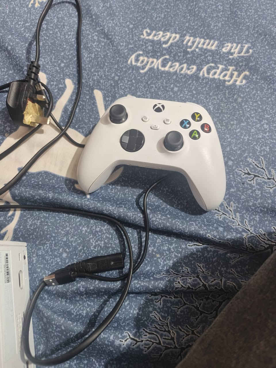لبيع سريس إس بسعر مناسب مفتوح الجهاز ويا كامل ملحقات السعر ***********
