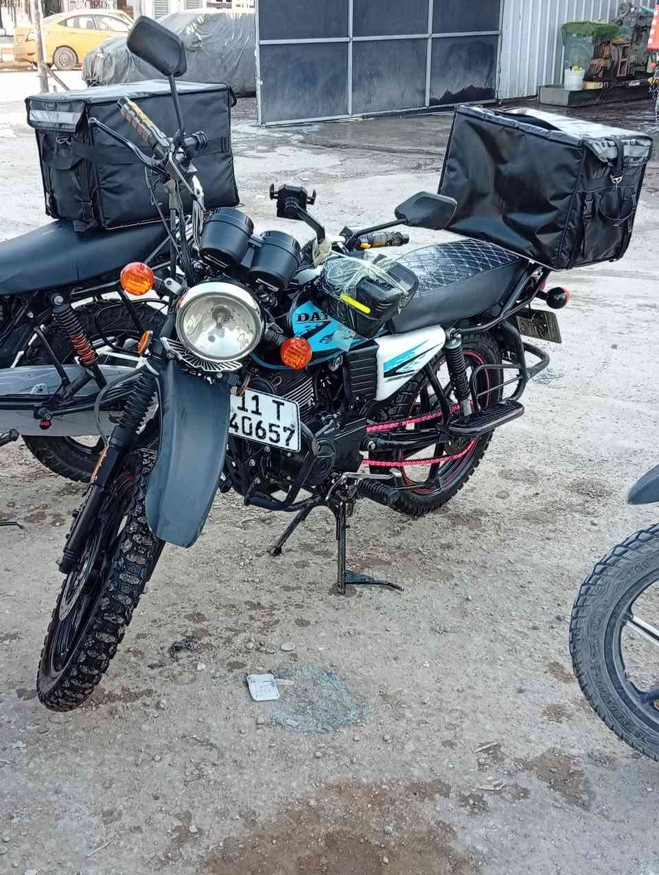 السلام عليكم دراجة دايون موديل 2023 رقم وسنوية باسمي تحويل ثاني يوم دراجة نضيفة وخير من الله 
سعرها 2150 مليونين و مية وخمسين بيها مجال بسيط حك الجية اتصل واتساب او ع ماسنجر ***********
مكاني بغداد الكفاح
