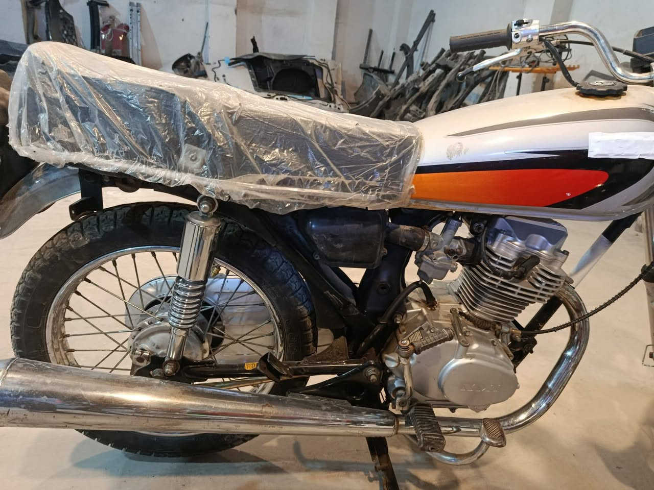 دراجة بدون للبيع سعر ٦٥٠ وبيهة مجال دراجة حلوة ونضيفة بس ويل شوي بي عواج كدام ***********
